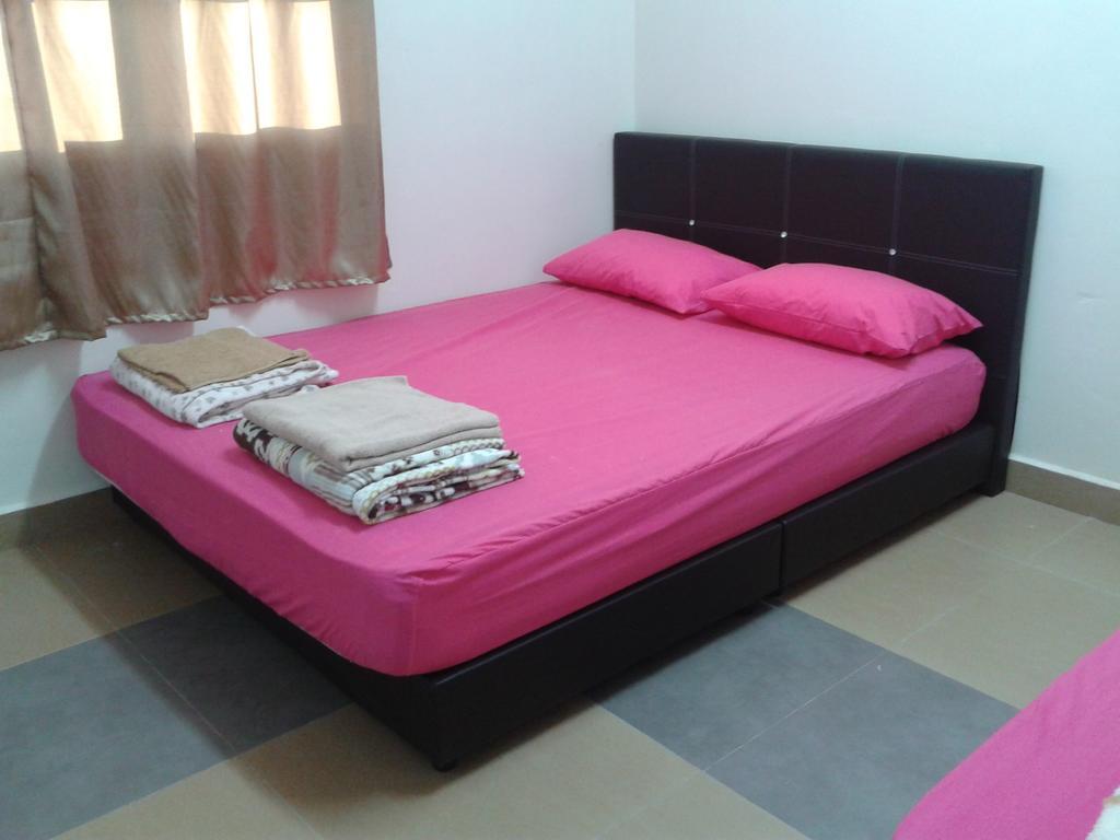 Iz Budget Kampung Kuala Besut Room photo